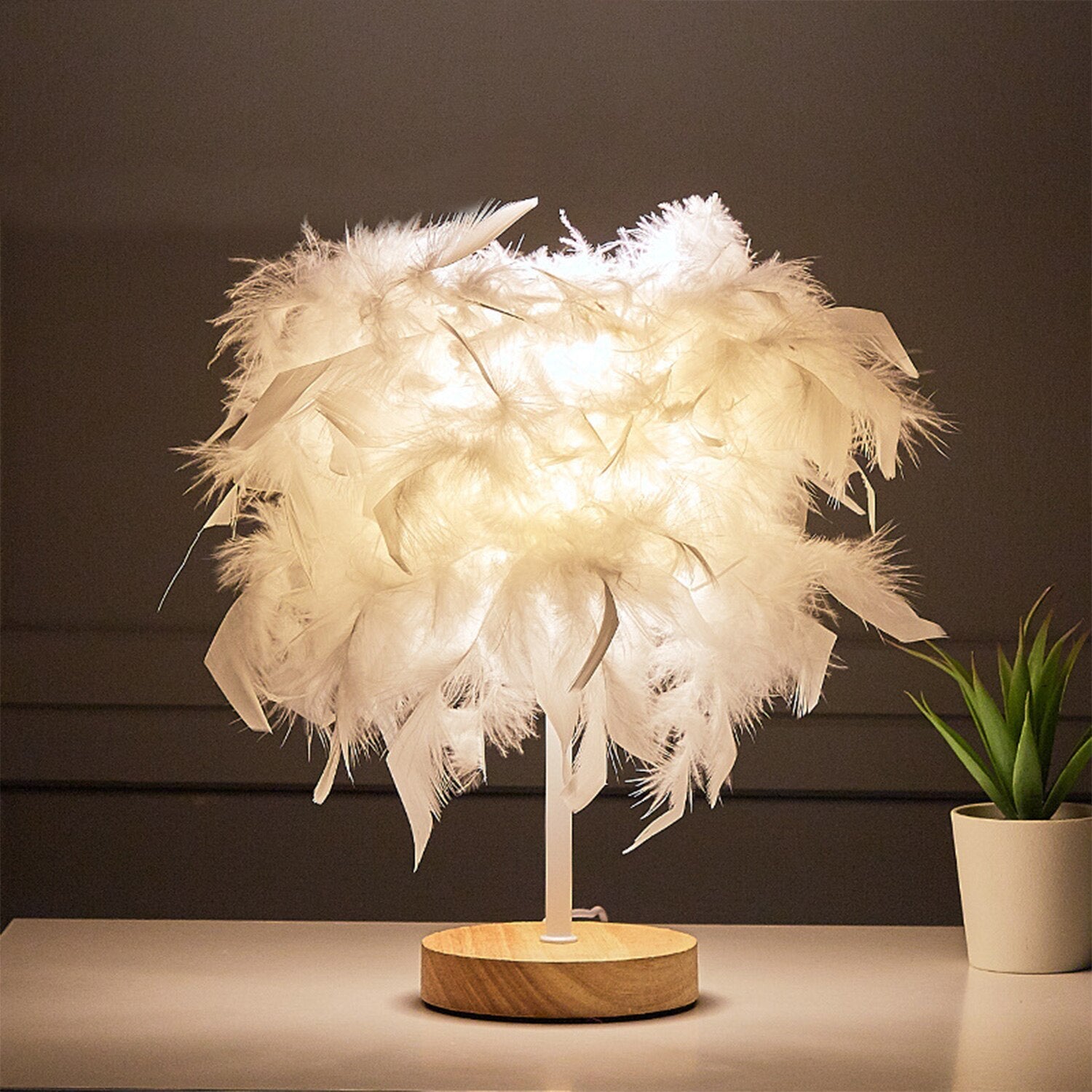 Feather Table Lamp – Soft LED Glow, Modern Minimal Design