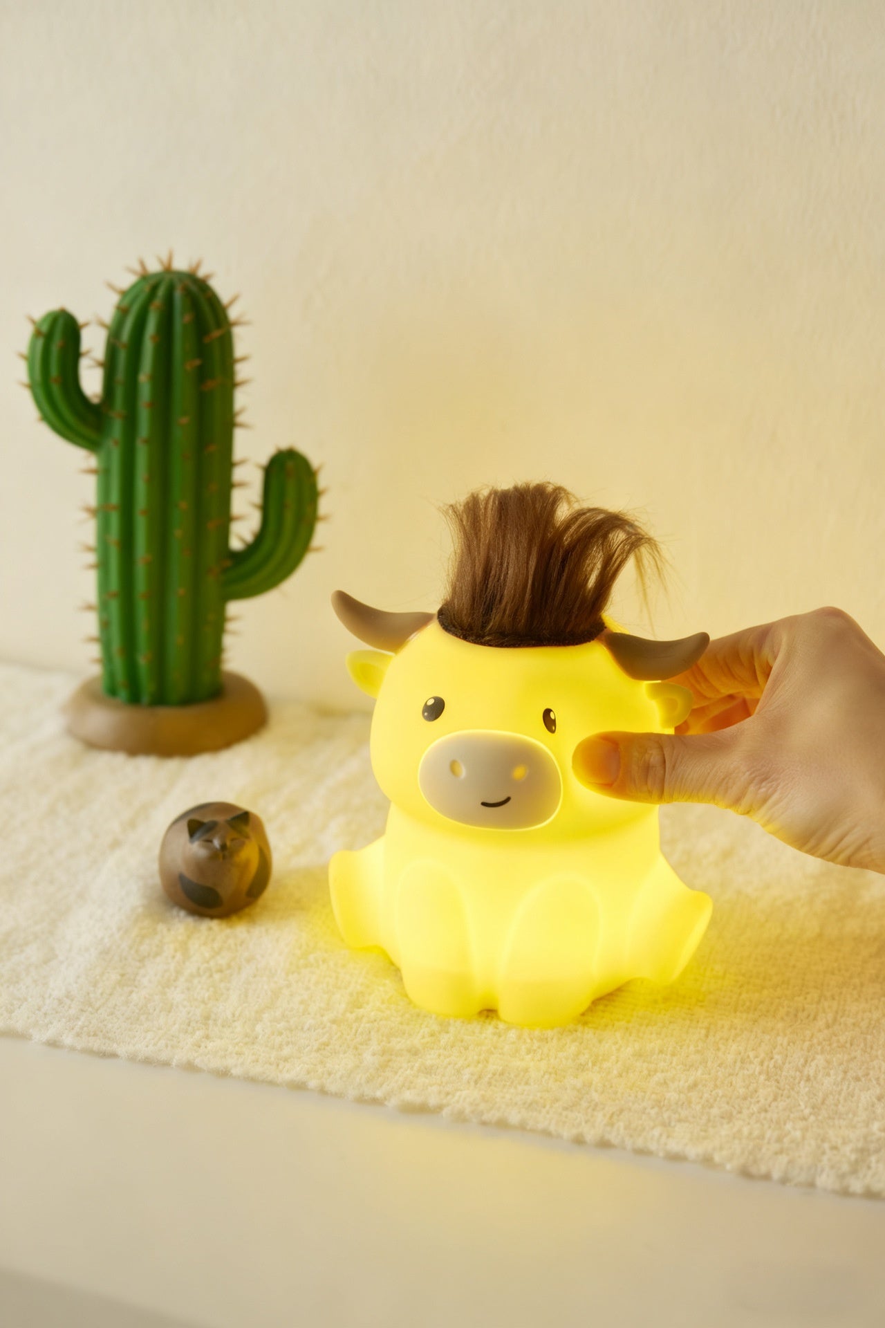 Highland Cow Ambient Night Lamp – Rechargeable Silicone Sleep Light